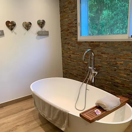 Les Voiles De Valescure Bed & Breakfast